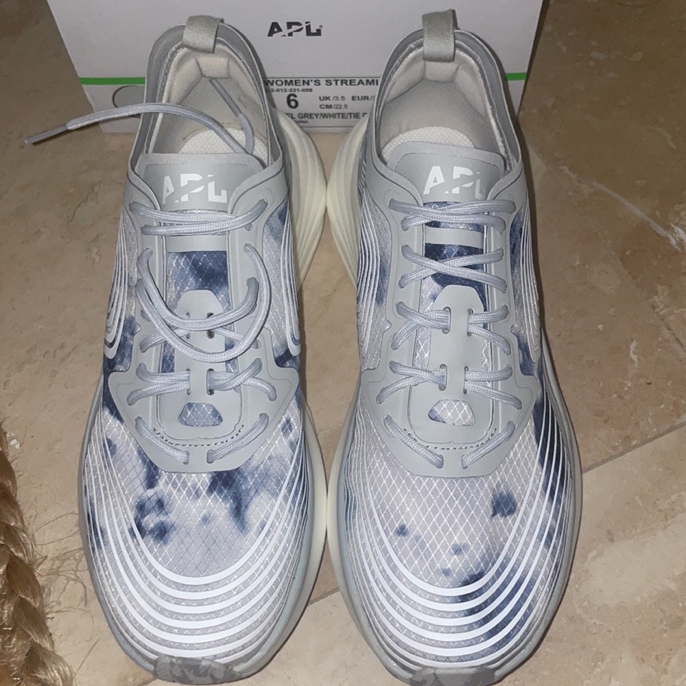 APL NWT Women’s streamline